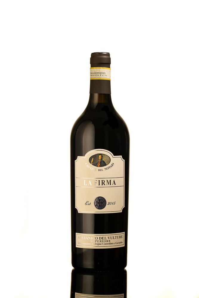 Scopri La Firma Aglianico del Vulture D.O.C. delle Cantine del Notaio, in vendita su arswine.it. Un vino pregiato dal sapore intenso e dalla lunga persistenza. Acquistalo ora!